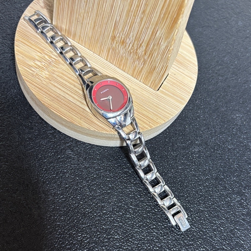 Fossil Blinking Hearts Red Dial Silver Tone Stainless Steel Band Watch WORKING
